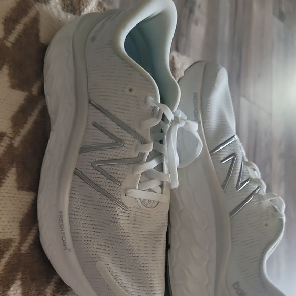 Women's New Balance Fresh Foam Kaiha Road Sneakers Size 9 Wide - Picture 6 of 7